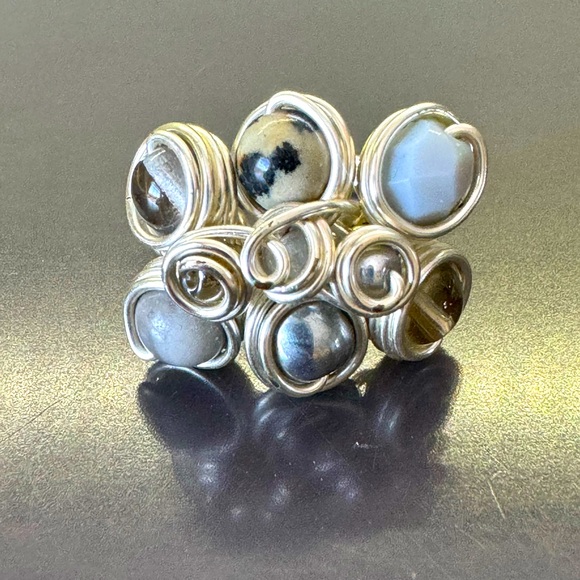 Silver ring - Picture 2 of 6